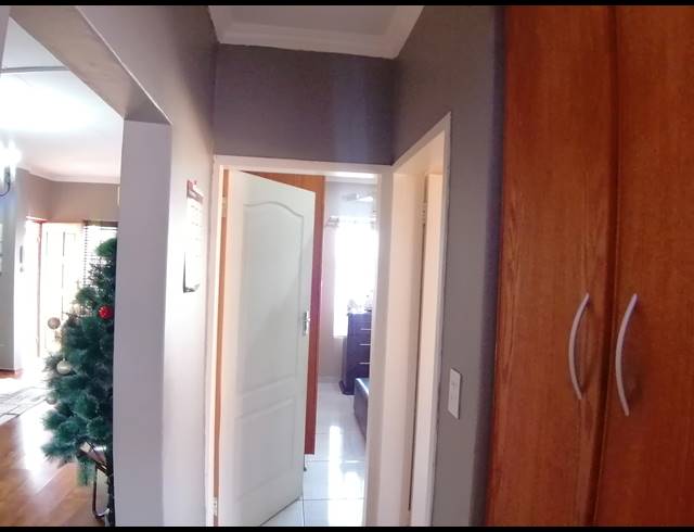 2 BEDROOM TOWNHOUSE FOR SALE IN MEIRINGSPARK EXT 4